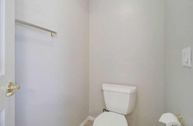 Building Photo - 2026 E County Down Dr