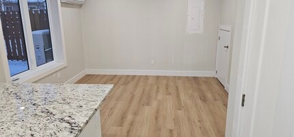 Building Photo - 877 Marion Av