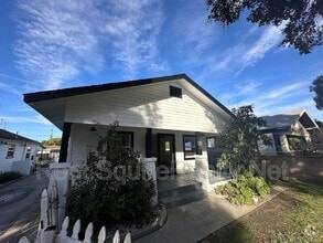 Building Photo - 821 N San Gabriel Ave