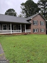 Building Photo - 532 Villa Dr SW