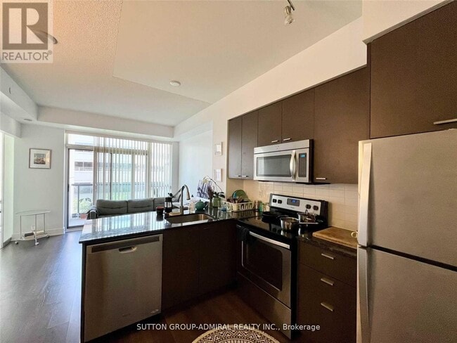 Photo du bâtiment - 88 Sheppard Ave E