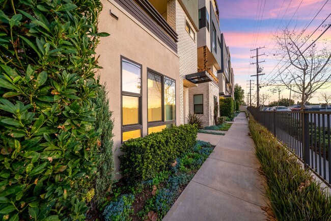 Foto del edificio - 1650 Pomona Ave