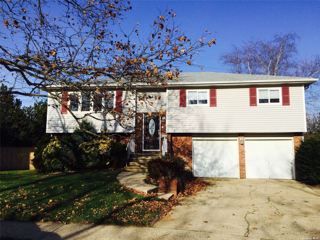 Primary Photo - 109 Greenway Dr