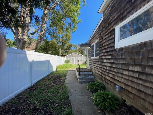 Building Photo - 139 Oak St