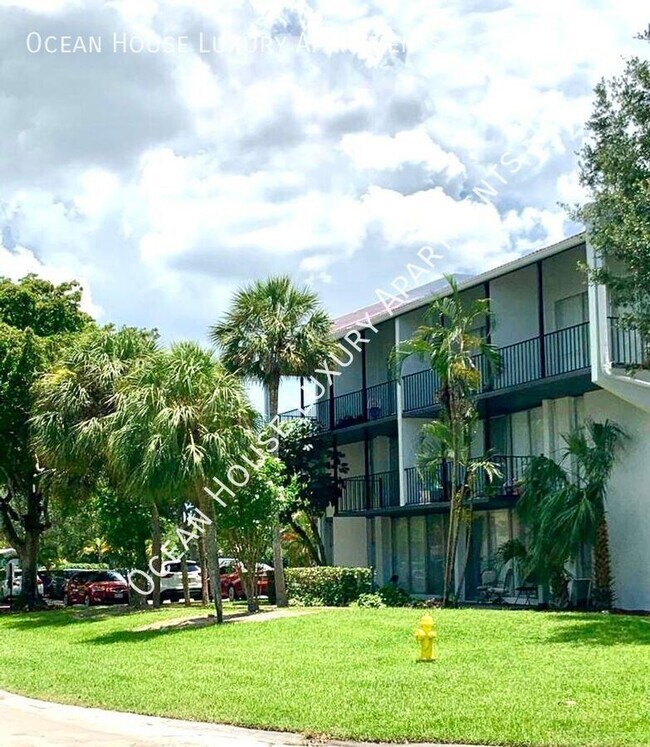 Building Photo - Great Neighborhood and location - LARGE AN...