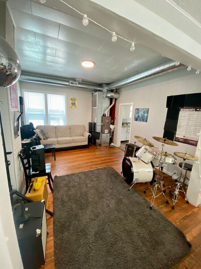 Foto del edificio - 1000 Billy Frank Jr. St