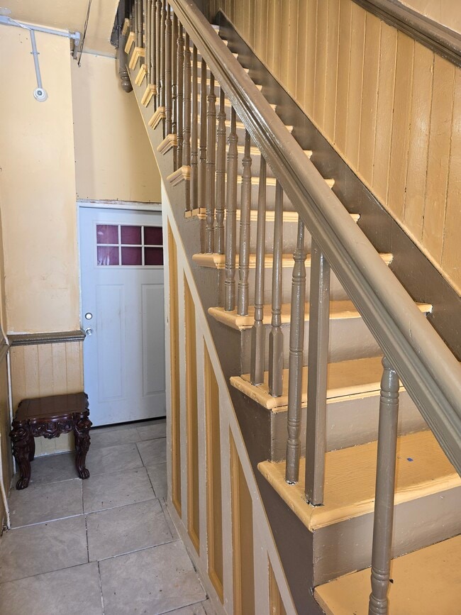 Front Hallway - 354 15th Ave