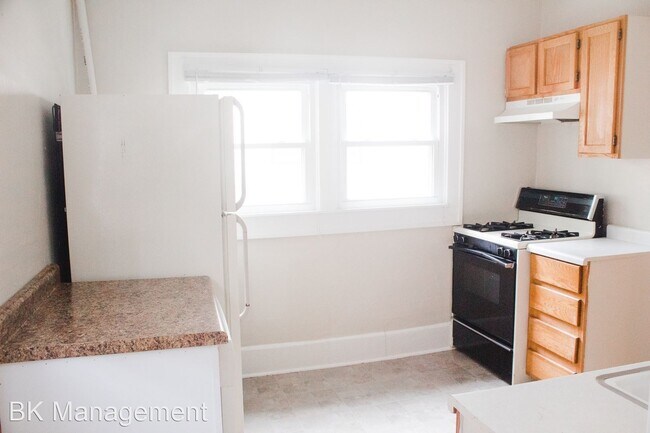 Building Photo - 3 br, 1 bath House - 506 Dodge Street