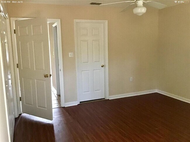 Foto del edificio - 2738 W Tharpe St