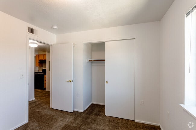3BR, 2BA - Classic/1047 SF - Prairie View Apartments