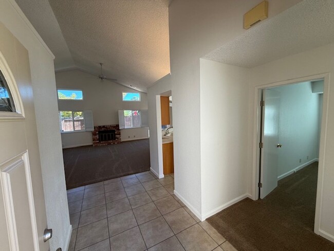 Foto del edificio - Beautiful 3-Bedroom Benicia Home