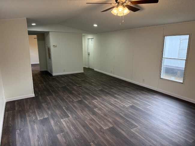 Foto del edificio - 80 Redwood Ln