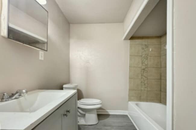 Building Photo - 5335 Burgundy St
