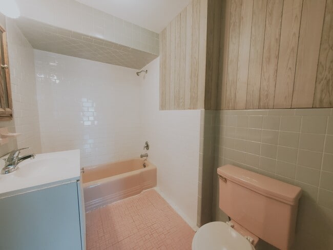 Foto del edificio - 156 River Road Ext