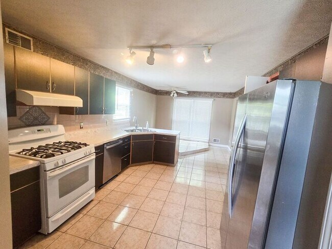 Foto del edificio - 3516 Barbour Pl Cir