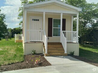 Building Photo - 104 Pyramid Dr