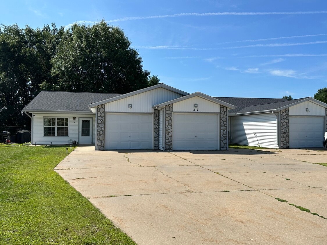 317 Crestview Ln Unit B, Nekoosa, WI 54457 Apartments in Nekoosa, WI