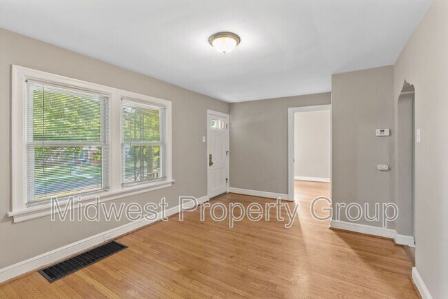 Building Photo - 8905 Apache Ln