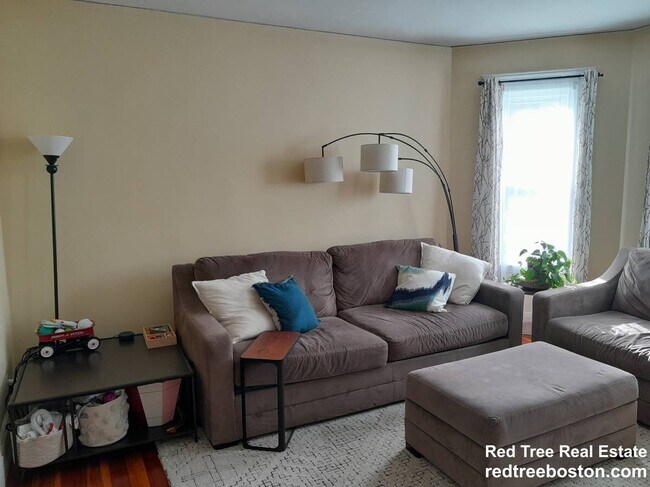 Foto del edificio - 19 Edward T Sullivan Rd