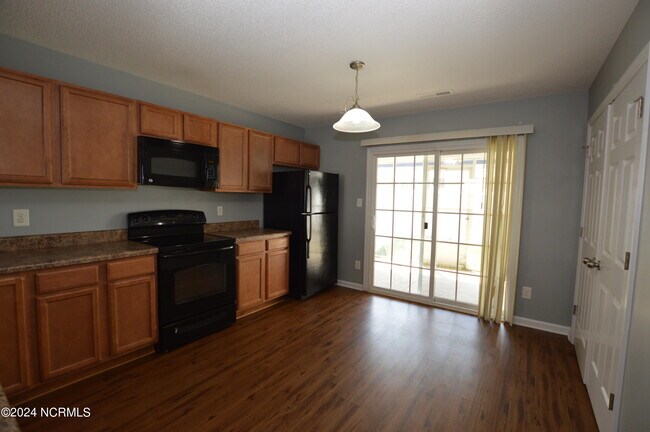 Foto del edificio - 7005 Banister Loop