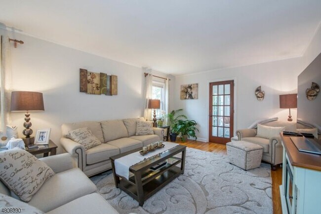 Foto del edificio - 25 Englewood Rd