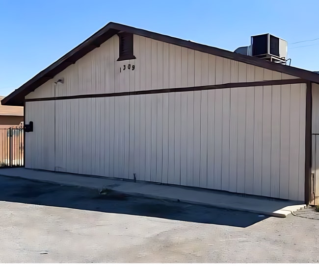 Building Photo - 1309 E Cartier Ave