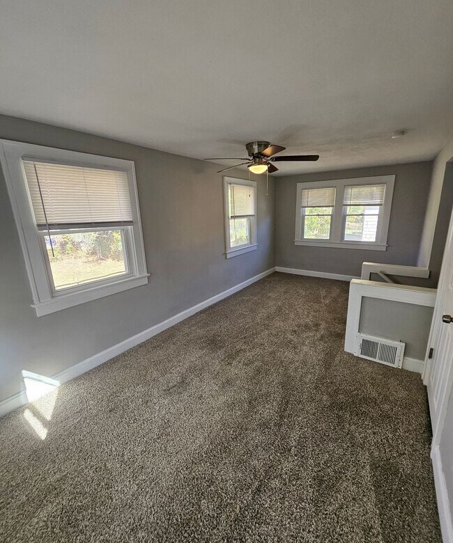 Foto del edificio - Warm & Modern 3-Bed Home in the Heart of Kansas City! $1295.00!