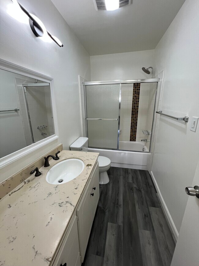 Foto del edificio - 10527 Palms Blvd