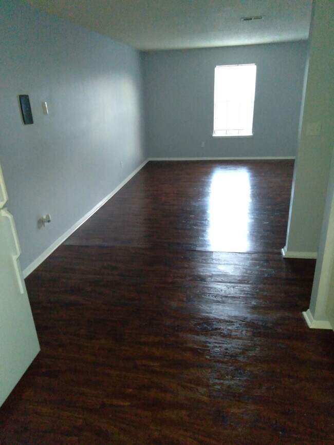 Planta abierta - 3009 Avenue W