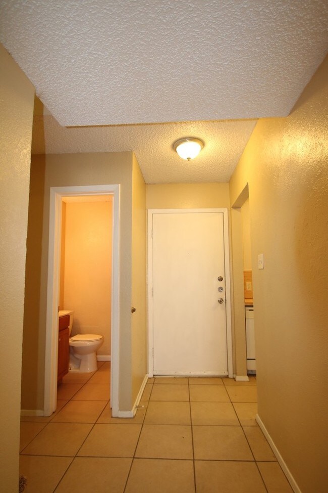 Building Photo - 3828 Coates Cir