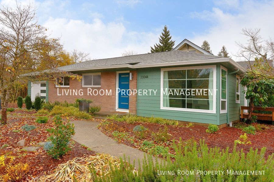 Primary Photo - Stylish mid-century modern 3 bedroom in th...