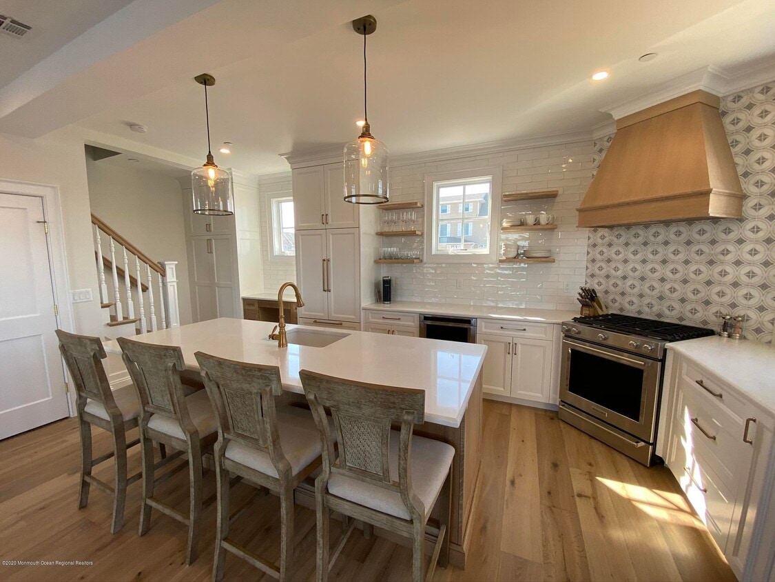 Primary Photo - 412 Lake Ave