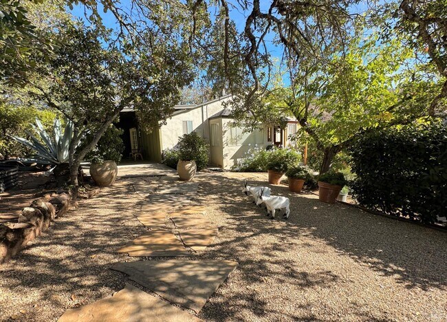 Foto del edificio - 926 Champion Ln