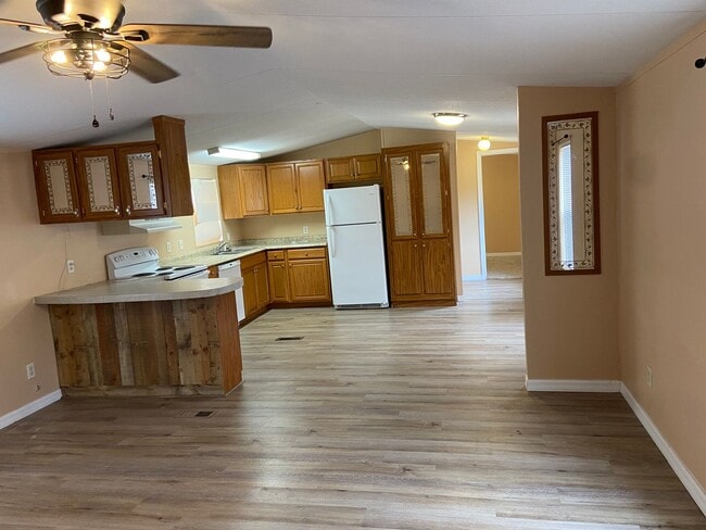 Building Photo - Newly renovated 3 Bedroom, 2 Bath home in ...