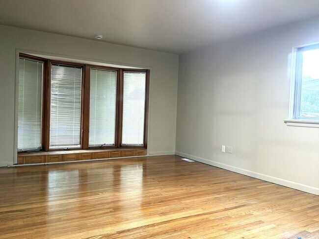 Foto del edificio - Florissant - 3 Bed 1-1/2 Bath with Partial...