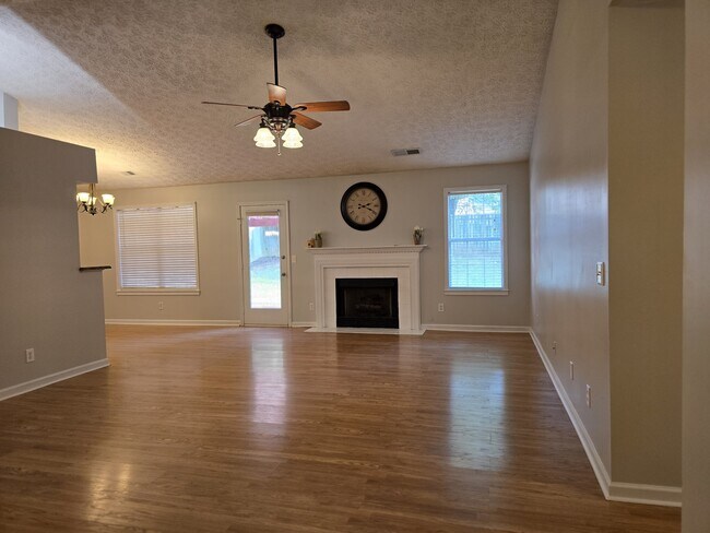 Foto del edificio - 3585 Plum Creek Trail NW
