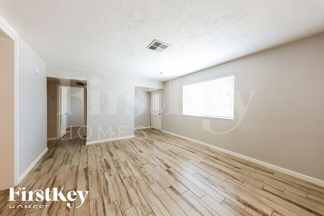Building Photo - 8511 N 31st Ave