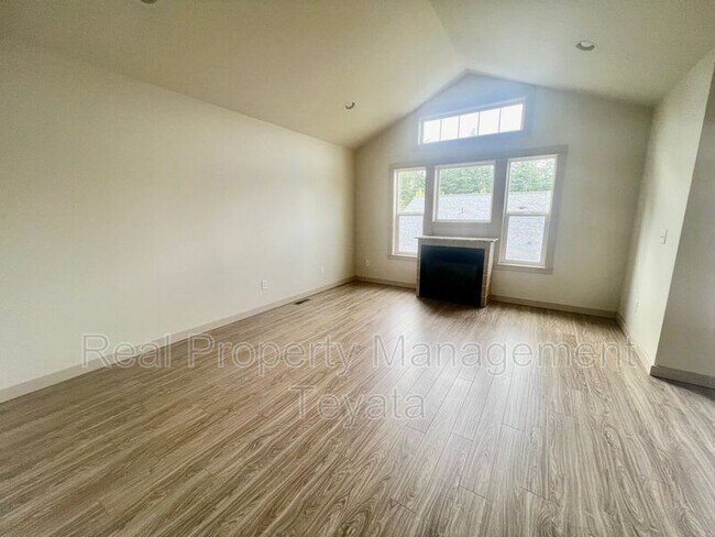 Foto del edificio - 3323 Sussex Dr