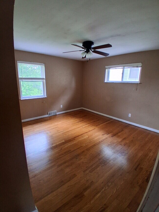Building Photo - 556 Rosemont Ave