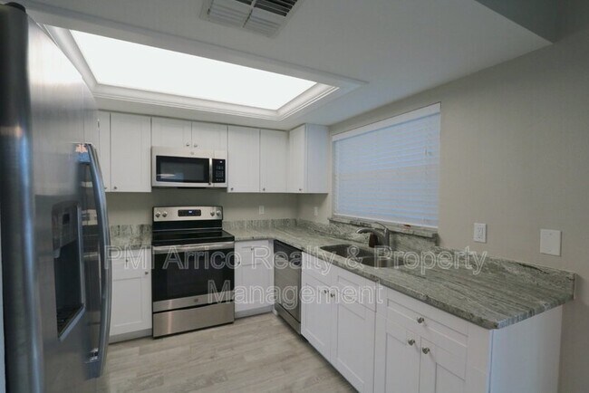 Foto del edificio - 7060 68th St N