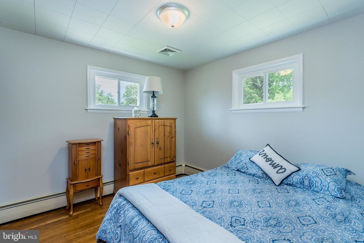 3518 Trindle Rd Unit 3, Camp Hill, PA 17011 Room for Rent in Camp