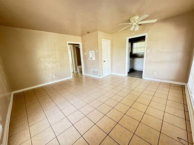 Foto del edificio - 912-912 Williamson Dr