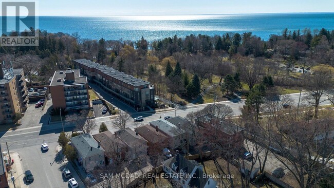 Photo du bâtiment - 376 Lakeshore Rd W