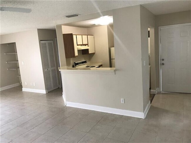 Foto del edificio - 3421 NW 44th St