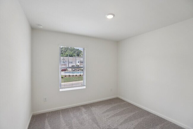 Building Photo - Fantastic 3bd/2.5ba home! Coming soon!