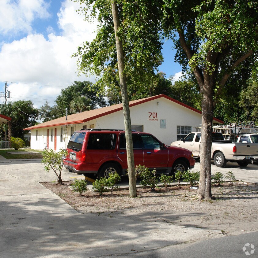 Primary Photo - 621-701 NW 7th Ave