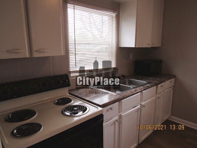 Foto del edificio - 2155 North Admiral Dr, Indpls, IN 46219