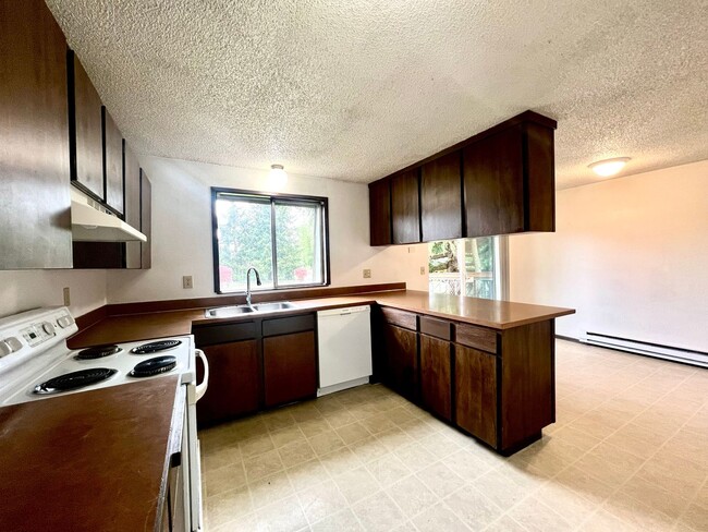 Foto del edificio - Upper-Floor Unit in Fourplex near Tacoma Mall
