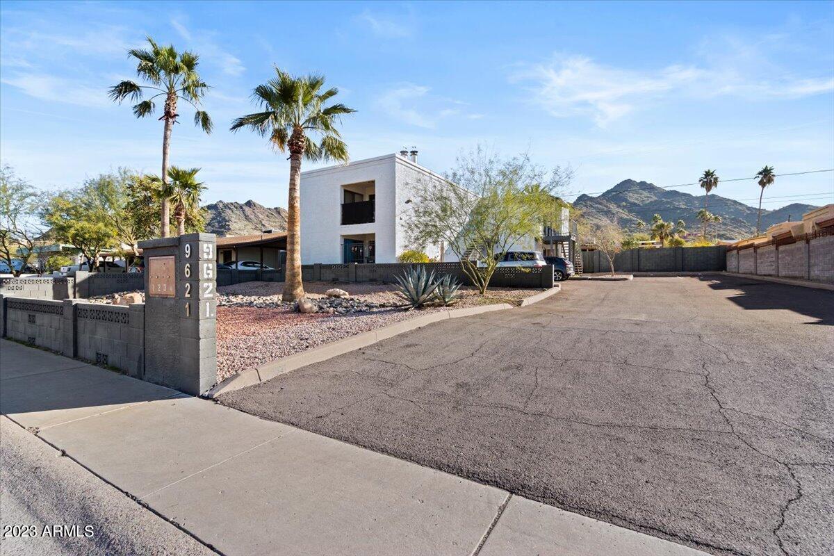 Primary Photo - 9621 N 16th St