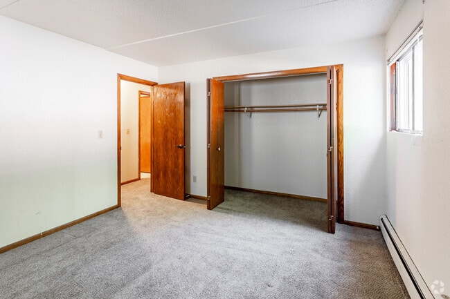 2BR, 1BA - 900SF - Primary Bedroom - Oak Hill Estates